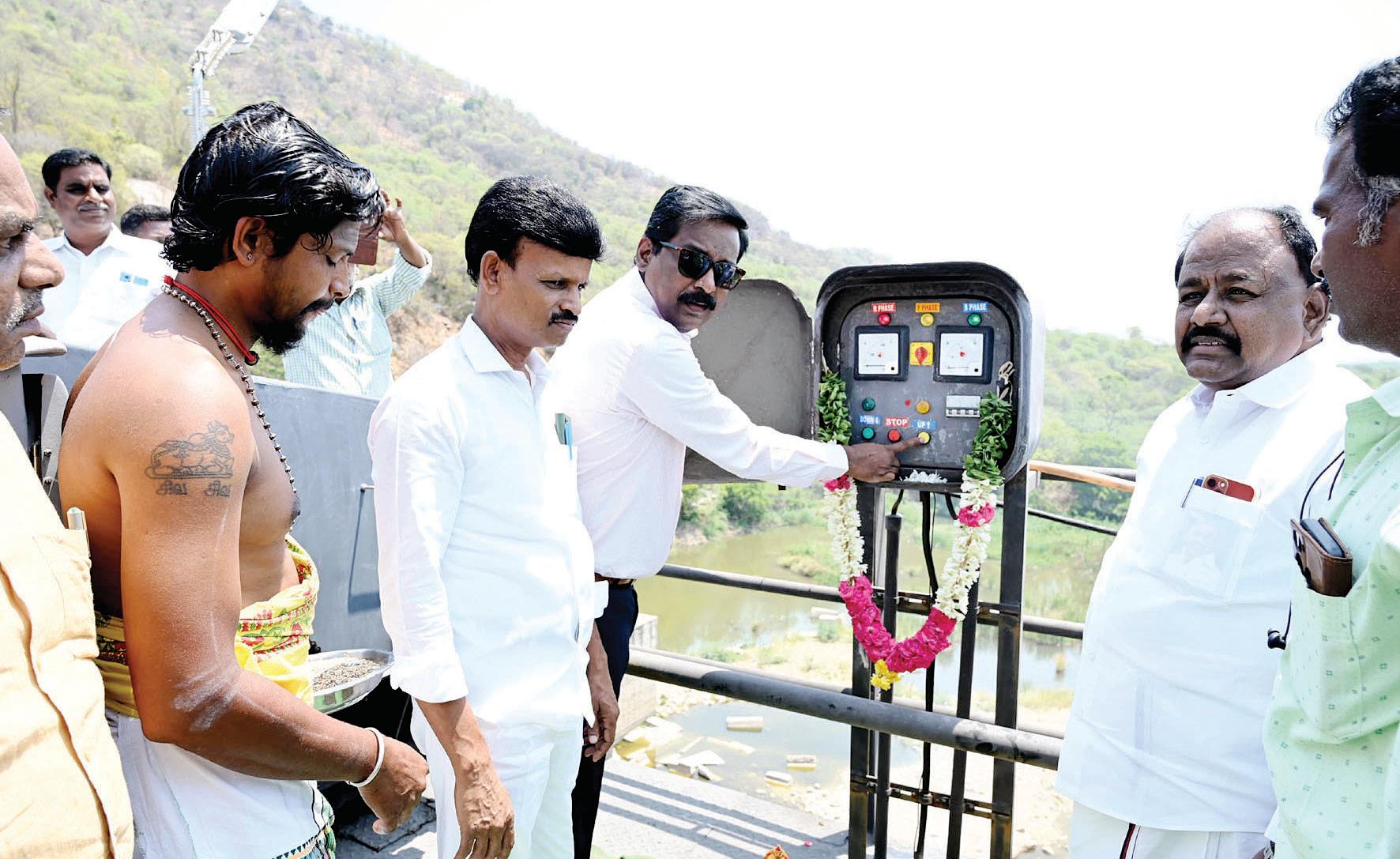 செண்பகத்தோப்பு அணை நீர்த்தேக்கத்திலிருந்து விவசாய பாசனத்திற்கு தண்ணீர் திறப்பு