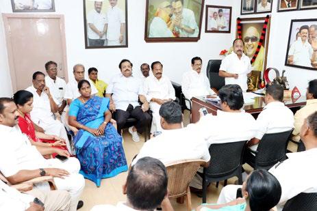 வேலூர் மத்திய மாவட்ட தி.மு.க சார்பில் அவசர செயற்குழு கூட்டம்: மாவட்ட செயலாளர் ஏ.பி. நந்தகுமார், எம். எல். ஏ, கதிர் ஆனந்த் எம். பி, கார்த்திகேயன், எம்.எல்.ஏ பங்கேற்பு