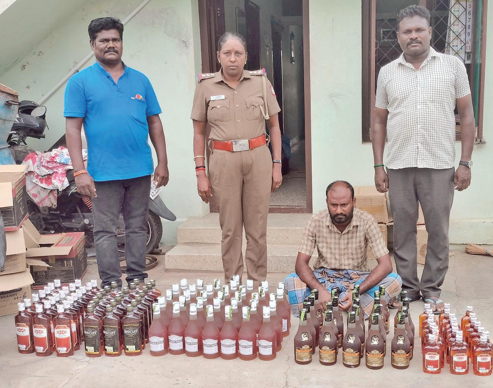 பாண்டிச்சேரியில் கடத்தி வரப்பட்ட மதுபானங்கள் பறிமுதல்