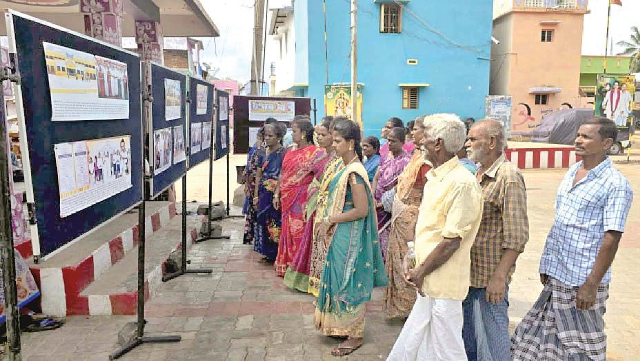 செய்தி மக்கள் தொடர்புத்துறை சார்பில் புகைப்படக் கண்காட்சி திரையிடப்பட்டது
