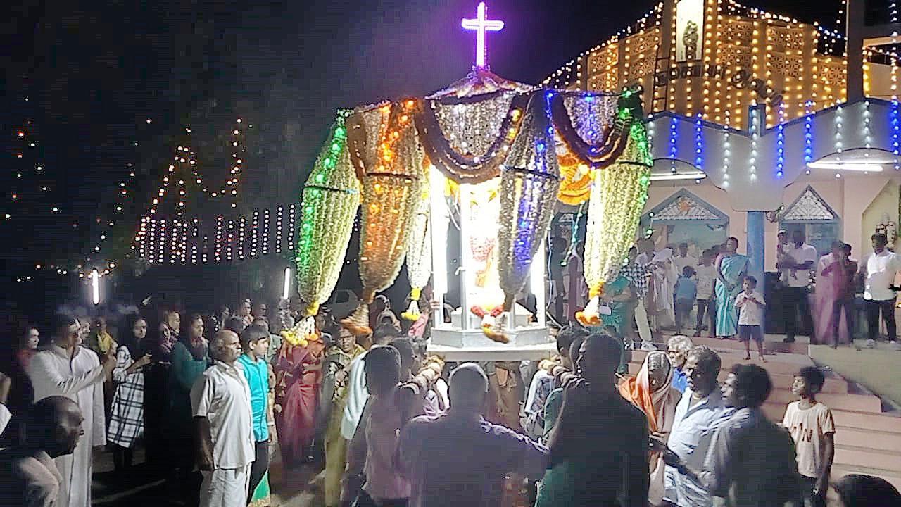 கிருஷ்ணகிரி அருகே புனித சூசையப்பர் ஆலய தேர் பவனி