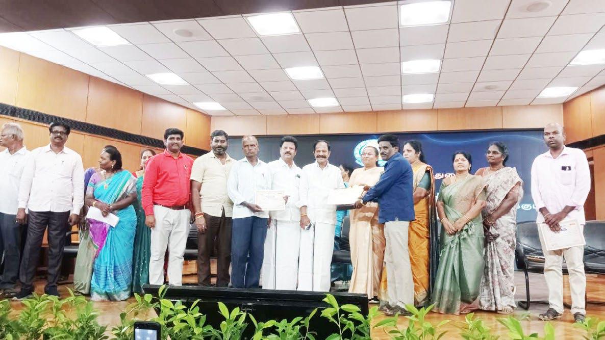காட்பாடி விஐடி பல்கலைக்கழகத்தில் 202425,ஆம், ஆண்டிற்கான வேலூர் மாவட்டத்தில் 100, சதவீதம் தேர்ச்சி பெற்ற மாணவ மாணவியர்களுக்கு மற்றும் ஆசிரியர் பெருமக்களுக்கு மாவட்ட ஆட்சித் தலைவர் சான்றுகள் வழங்கினார்