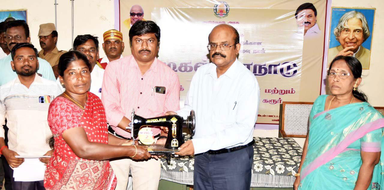 கரூர் மாவட்டம் மண்மங்கலம் வட்டத்திற்கான வருவாய்த் தீர்வாயம் நிறைவு நாள் மற்றும் குடிகள் மாநாட்டில் 138 பயனாளிகளுக்கு ரூ. 1.60 கோடி மதிப்பீட்டில் அரசு நலத்திட்ட உதவிகள் வருவாய் தீர்வாய அலுவலர் / மாவட்ட ஆட்சியர் மீ. தங்கவேல் வழங்கினார்