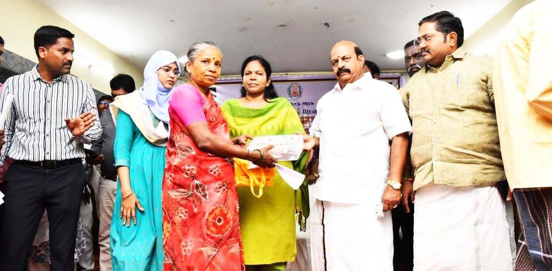 மக்கள் தொடர்பு முகாமில் பல்வேறு துறைகளின் சார்பில் 111 பயனாளிகளுக்கு ரூ.1.10 கோடி மதிப்பிலான அரசு நலத்திட்ட உதவிகளை மாவட்ட ஆட்சியர் சிவசௌந்திரவல்லி வழங்கினார்