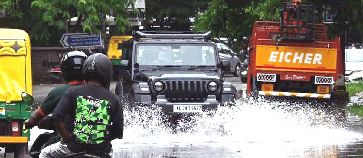 கேரளாவில் கனமழை; 3 மாவட்டங்களுக்கு ரெட் அலர்ட் பள்ளி, கல்லூரிகளுக்கு விடுமுறை