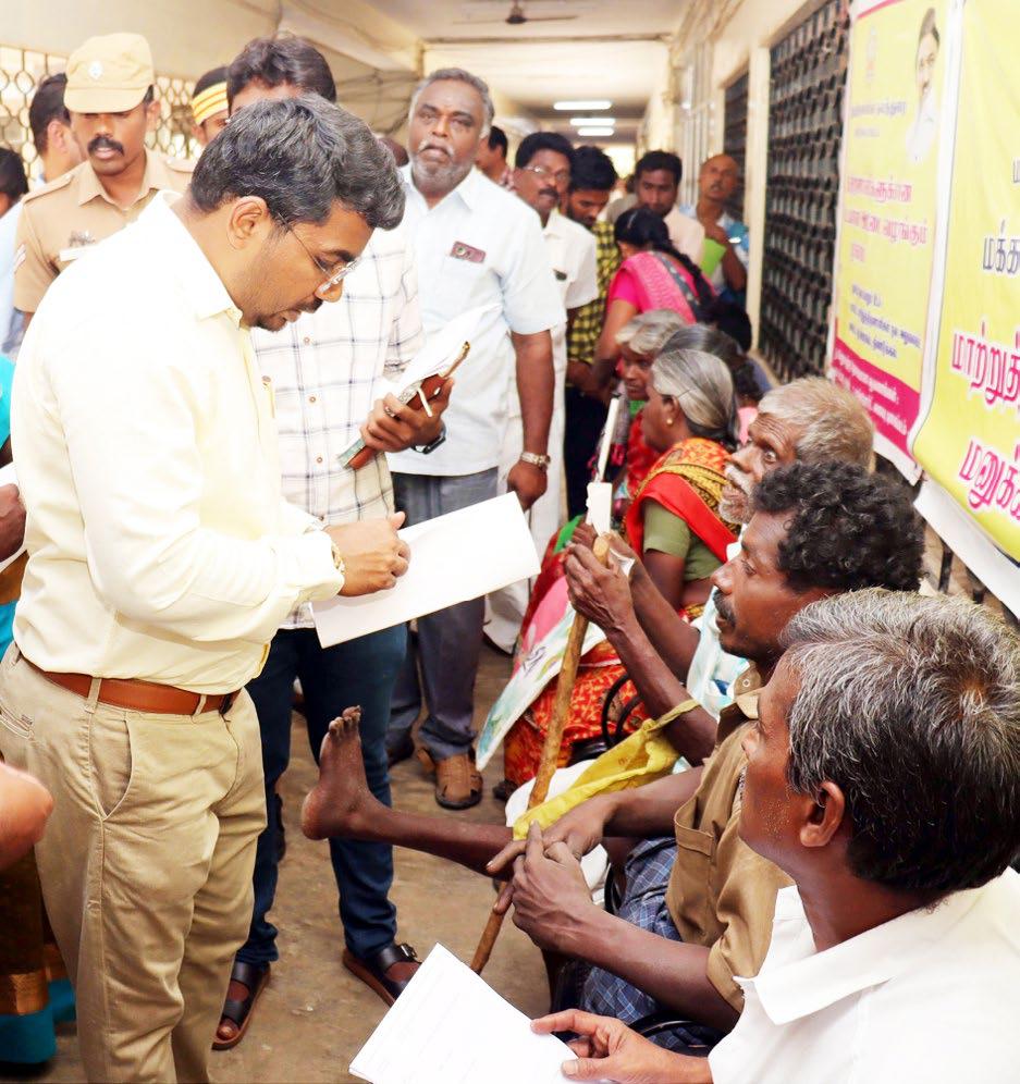 திண்டுக்கல் மாவட்ட ஆட்சியர் அலுவலகத்தில், மக்கள் குறைதீர்க்கும் நாள் கூட்டம் மாவட்ட ஆட்சித்தலைவர் செ.சரவணன் தலைமையில் நடைபெற்றது