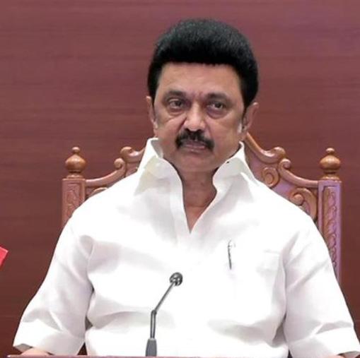 2 சிறுவர்களை காப்பாற்றி நீரில் மூழ்கி உயிரிழந்த தொழிலாளி குடும்பத்துக்கு அரசு ரூ.10 லட்சம் நிதியுதவி