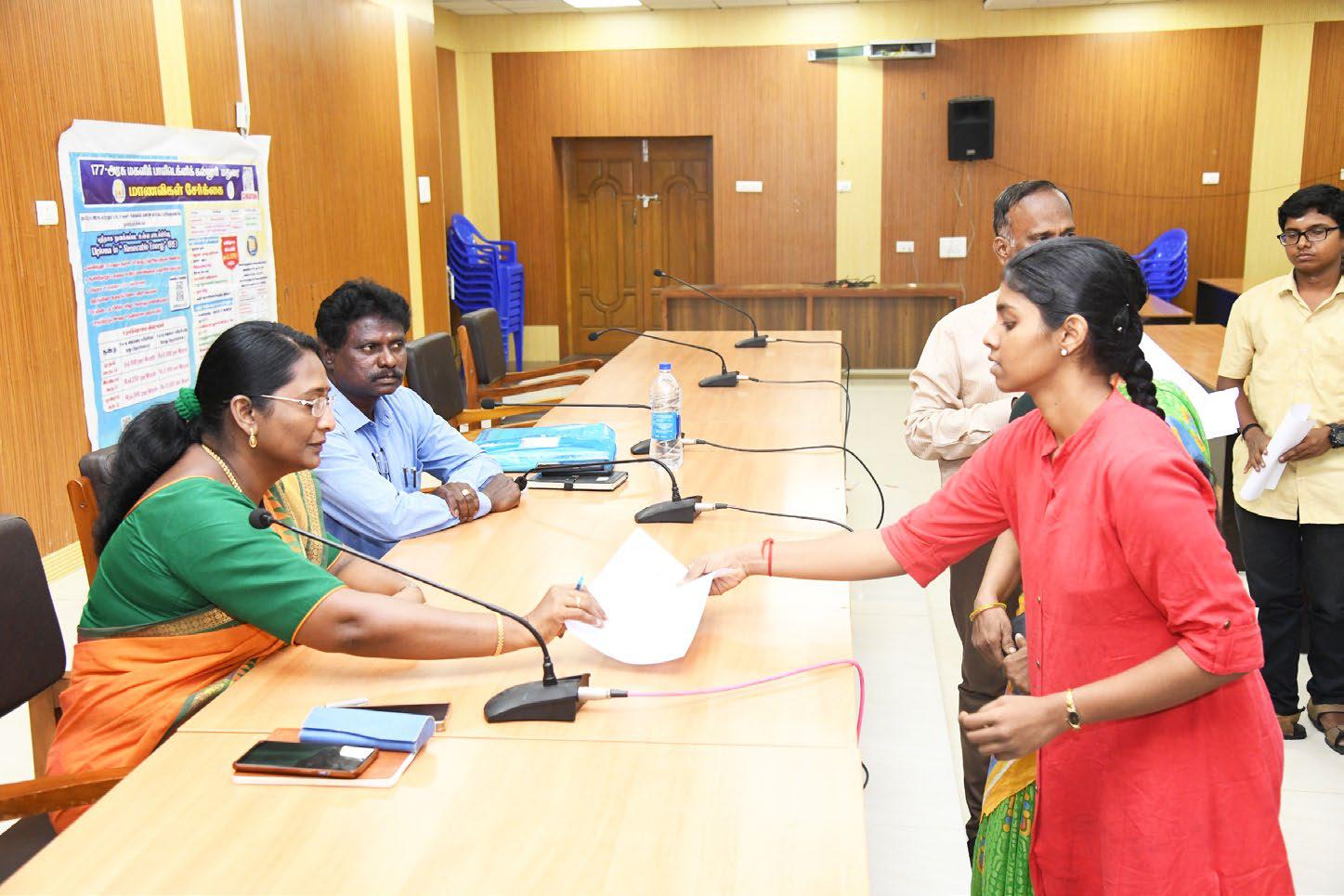 திருவண்ணாமலையில் ஊராட்சித் துறையின் சார்பில் செயல்படுத்தப்படும் வளர்ச்சி திட்டப்பணிகள் முன்னேற்றம் குறித்து ஆய்வுக் கூட்டம்
