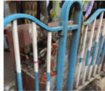 Bus climbs onto pavement, kills 1