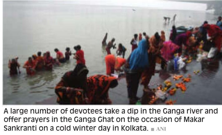 Devotees Take a Dip on Makar Sankranti