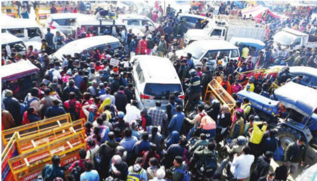 Huge rush of pilgrims for Mahakumbh leads to traffic jams in Prayagraj