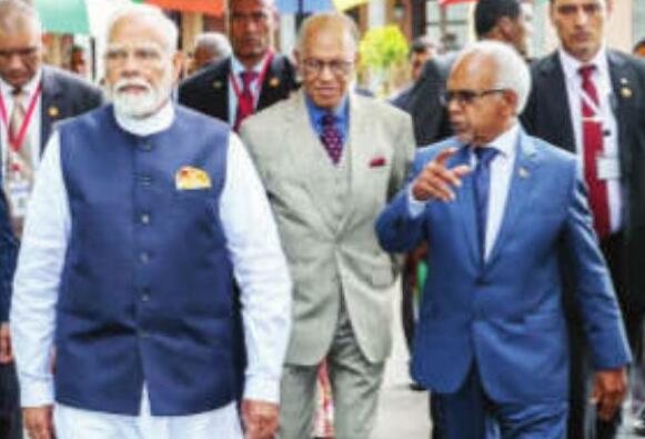 Modi, Gokhool Vow to Deepen Close Ties
