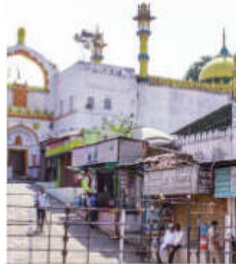 Collector Issues Order to Prevent Demolition of Aurangzeb's Tomb