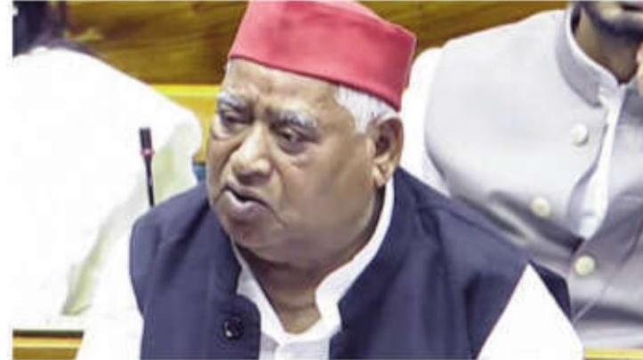 Politics erupts over death of SDM's stenographer in Ayodhya. Samajwadi Party leader Awadhesh Prasad holds protest