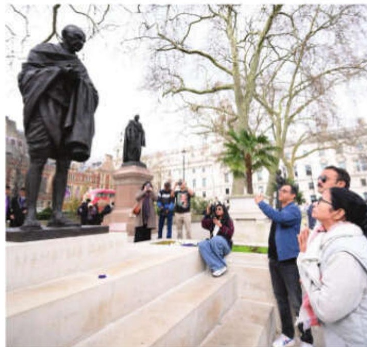 Mamata Pays Tribute to Mahatma; To Address Oxford's Kellogg College