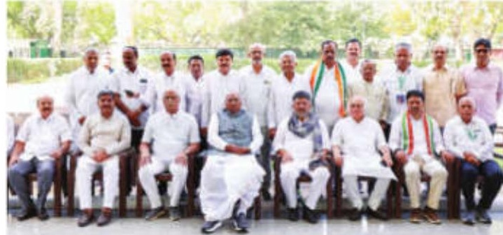 Kharge Meets DCC Chiefs From K'taka; DK Shivakumar Says a 'Great Step Forward'
