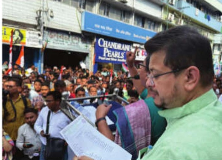 Tea garden workers' union serves memorandum to EPFO in Jalpaiguri