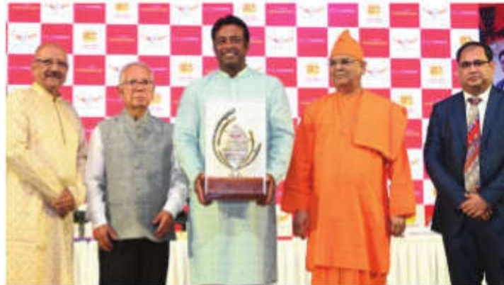 Leander Paes conferred with PC Chandra Puraskaar