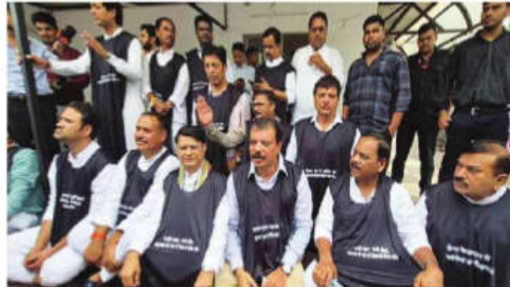 Congress dharna against Vijay Shah in MP