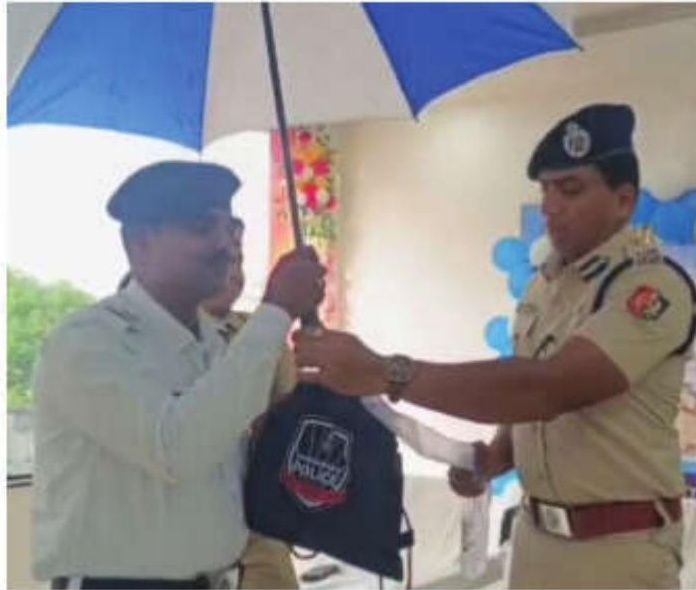 Police Distribute Summer Safety Kits to Traffic Personnel