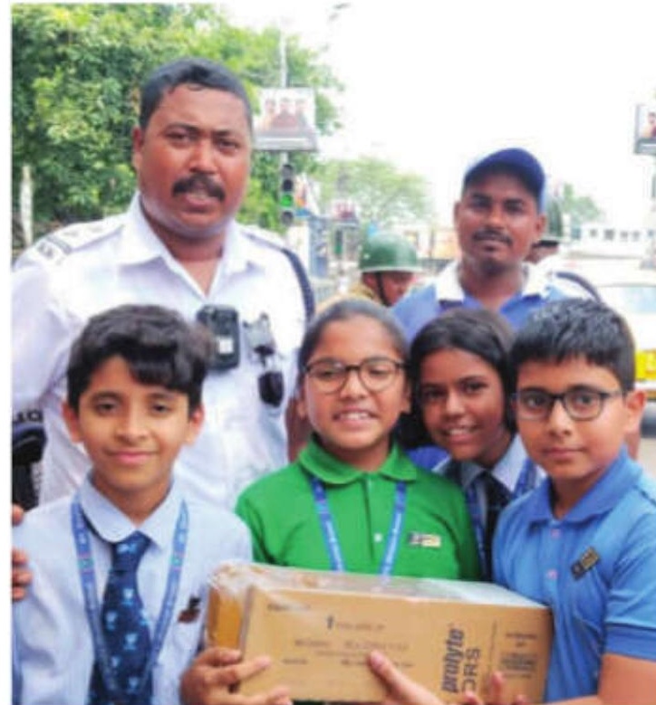 Cops Moved By Kind-Hearted Youngsters