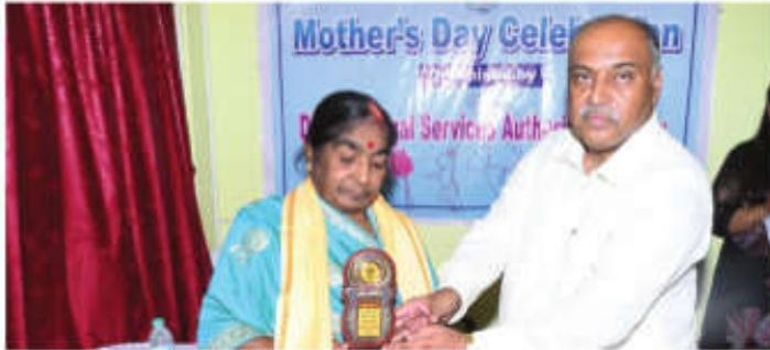 DLSA Felicitates Mothers for Moulding Future Leaders