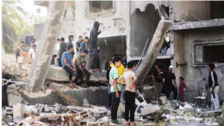82 Killed in Israeli Strikes on Gaza as Aid Fails to Reach Palestinians