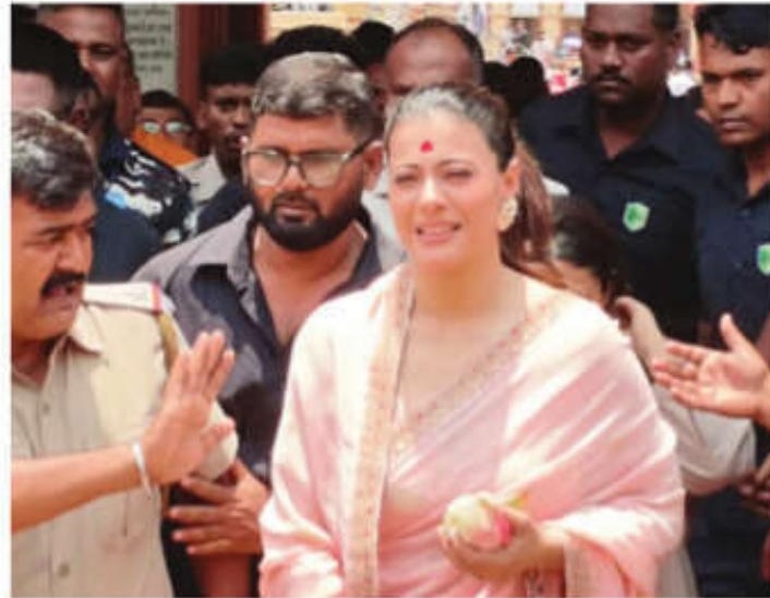 Kajol Visits Dakshineswar Temple, Praises Operation Sindoor