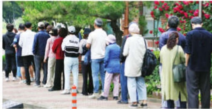 South Koreans Vote for New Prez in Martial Law Aftermath