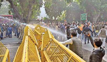 'केजरीवाल ने दिल्ली के सभी पूर्वांचलियों को गाली दी'