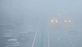 कोहरे के कारण हवाई यातायात प्रभावित, ट्रेनें भी लेट