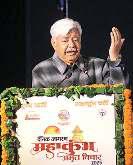 'मुगलों से धर्म की रक्षा के लिए अखाड़ों ने उठाए थे शस्त्र'