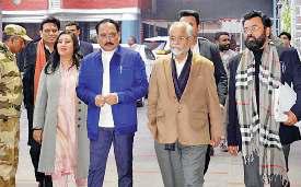 'पूर्वांचलियों के वोट कटवाने की कोशिश में आप