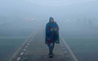 कोहरे का कहर, 500 उड़ानें विलंबित व 24 रद