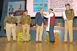 दिल्ली के 65 हजार वरिष्ठ नागरिकों का सहारा 'स्मार्ट कार्ड