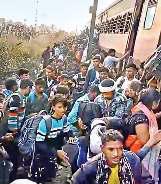 आग की अफवाह पर पुष्पक एक्सप्रेस से कूदे यात्री कर्नाटक संपर्क क्रांति की चपेट में आए, 12 की मौत