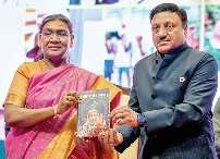 राष्ट्रपति-पीएम ने चुनाव आयोग को सराहा तो कांग्रेस ने उठाए सवाल