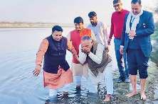 यमुना में जहर घोलने का आरोप रात आठ बजे तक प्रमाणित करें केजरीवाल: आयोग