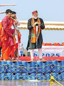 त्रिवेणी में मोदी की डुबकी, शिखर पर सनातन धर्मध्वजा