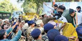 केंद्रीय बजट को युवा विरोधी बता कांग्रेसियों ने किया प्रदर्शन