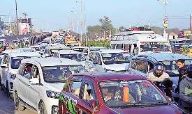 जाम से छूटी कई लोगों की फ्लाइट, सैकड़ों यात्री नहीं पकड़ पाए ट्रेन