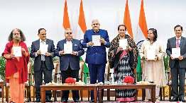 विभाजन पैदा करने वाली ताकतों के खिलाफ लड़ना होगा : धनखड़
