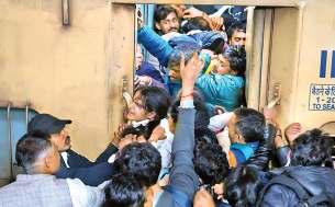 नई दिल्ली रेलवे स्टेशन पर भगदड़, 18 की मौत