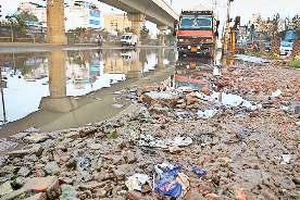 100 दिन के एजेंडे में दिल्ली की टूटी सड़कों को दी प्राथमिकता