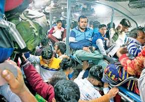 जिनकी खड़ी थी ट्रेन, उन्हीं यात्रियों को प्लेटफार्म पर भेजा गया