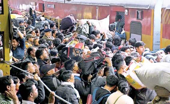 स्टेशन पर भगदड़ की जांच शुरू, साजिश की आशंका