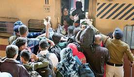 ट्रेन का प्लेटफार्म बदलने से भगदड़ होने के दावे को रेलवे ने नकारा