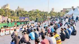कनाट प्लेस में कार्यक्रम के जरिये सड़क सुरक्षा को किया जागरूक