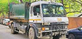 पिता के सामने बेटी और बाइक सवार को डंपर ने कुचला, मौके पर ही मौत