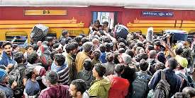 भगदड़ के बाद जागी पुलिस, अब रेलवे थानों में बढ़ाई जाएगी फोर्स
